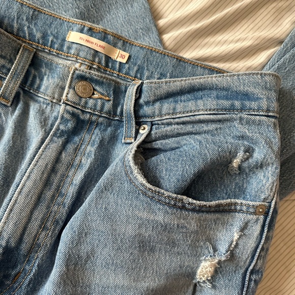 Levi’s Flare Jean - Picture 6 of 11